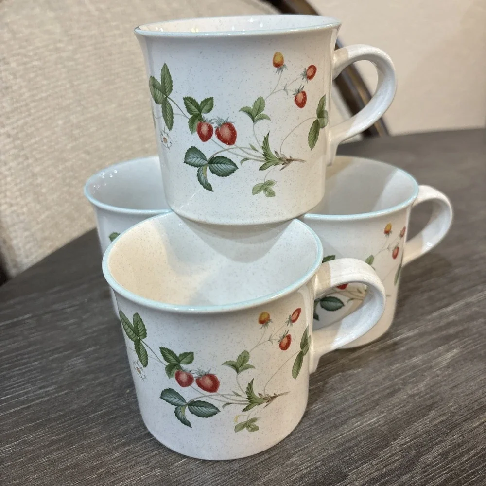 Set Of 4 - Savoir Vivre Berry Patch JJ055 Coffee Tea Mugs Cups Made In Japan